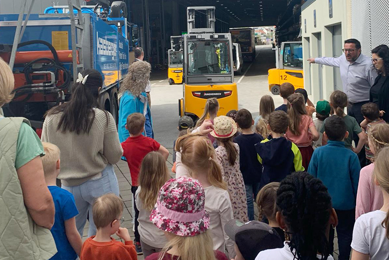 Kindergartenkinder bei Kasberger